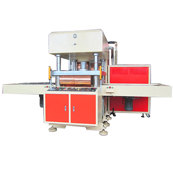 油壓式半自動膠盒壓痕模切機(jī) 油壓式半自動膠盒壓痕模切機(jī)