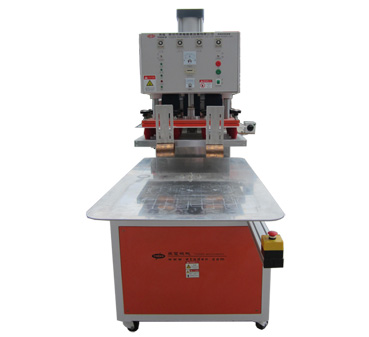 轉(zhuǎn)臺(tái)式軟線膠盒壓痕模切機(jī)A-8KW 轉(zhuǎn)臺(tái)式軟線膠盒壓痕模切機(jī)A-8KW